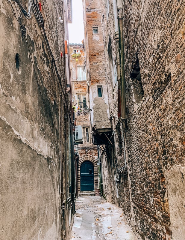 Narrow alley in Lucca